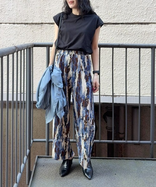 Right-on（ライトオン）の「【HONEYSUCKLE ROSE】【汗染み防止/接触冷感/UVカット】「汗染み防止」ノースリーブTシャツ（タンクトップ・レディース・ブラック/ベージュ/オフホワイト・L/M）」の9枚目の写真