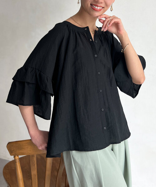 Chez toi(シェトワ)の「【体型カバー】【紫外線&冷房対策】袖フレア2WAYブラウス(シャツ/ブラウス・レディース・ホワイト/ブラウン/グリーン/ブラック・FREE)」の2枚目の写真
