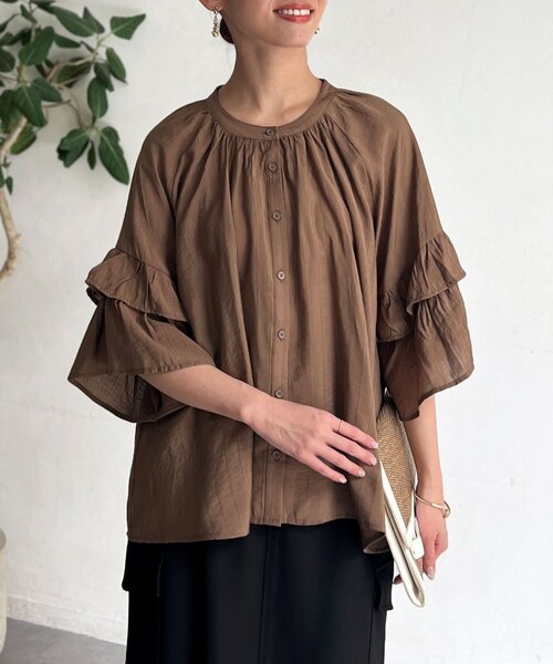 Chez toi(シェトワ)の「【体型カバー】【紫外線&冷房対策】袖フレア2WAYブラウス(シャツ/ブラウス・レディース・ホワイト/ブラウン/グリーン/ブラック・FREE)」の11枚目の写真