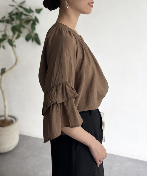 Chez toi(シェトワ)の「【体型カバー】【紫外線&冷房対策】袖フレア2WAYブラウス(シャツ/ブラウス・レディース・ホワイト/ブラウン/グリーン/ブラック・FREE)」の12枚目の写真
