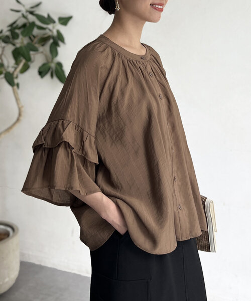 Chez toi(シェトワ)の「【体型カバー】【紫外線&冷房対策】袖フレア2WAYブラウス(シャツ/ブラウス・レディース・ホワイト/ブラウン/グリーン/ブラック・FREE)」の13枚目の写真