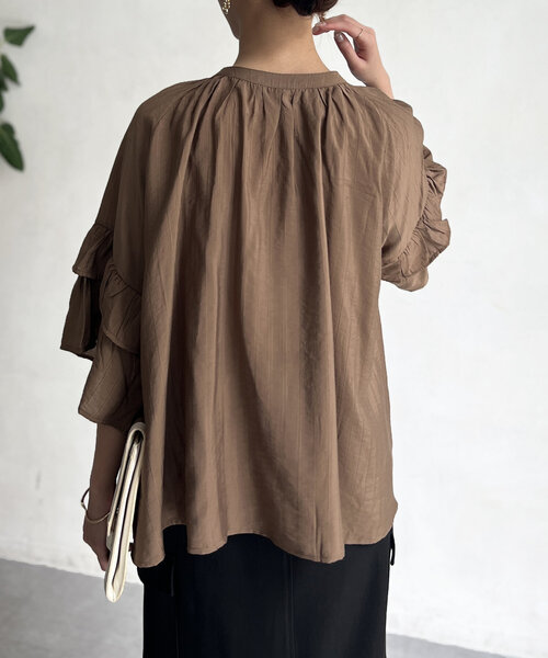Chez toi(シェトワ)の「【体型カバー】【紫外線&冷房対策】袖フレア2WAYブラウス(シャツ/ブラウス・レディース・ホワイト/ブラウン/グリーン/ブラック・FREE)」の14枚目の写真