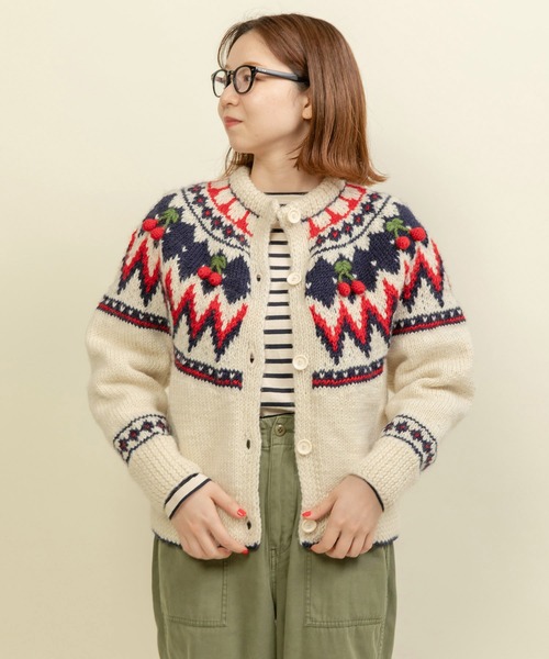 ネパールハンドニット 求心さくらんぼ刺繍カーディガン（カーディガン