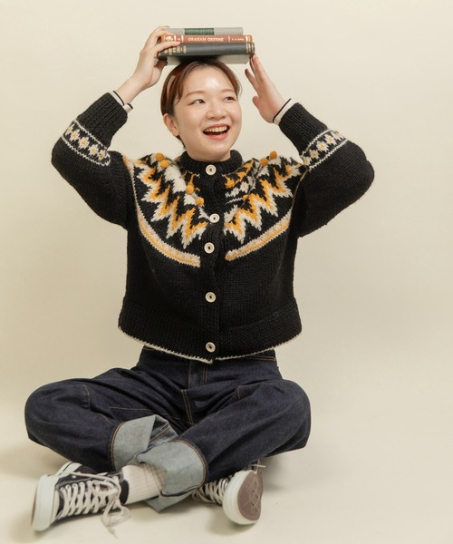 ネパールハンドニット 求心さくらんぼ刺繍カーディガン（カーディガン