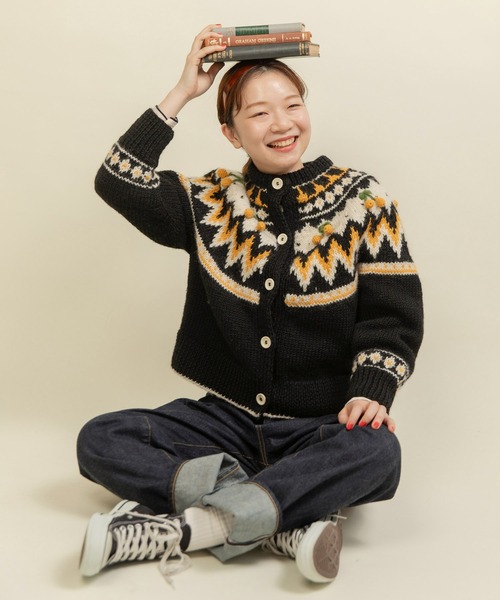 ネパールハンドニット 求心さくらんぼ刺繍カーディガン（カーディガン