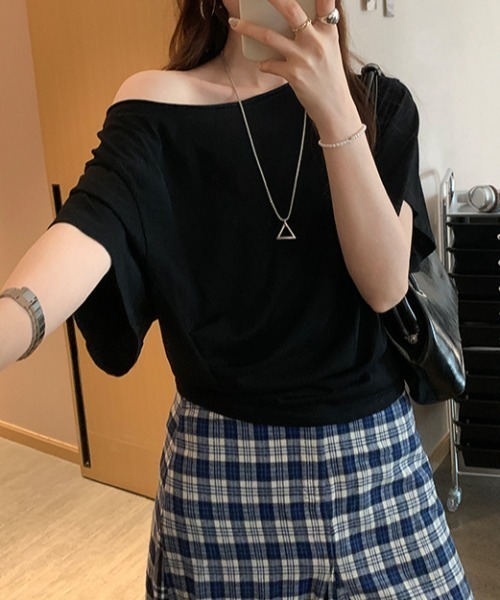 deux amour(ドゥーザムール)の「ラグランスリーブワンショルダーTシャツ(Tシャツ/カットソー・レディース・グレー/ブラック/ホワイト/ブルー・FREE)」の6枚目の写真