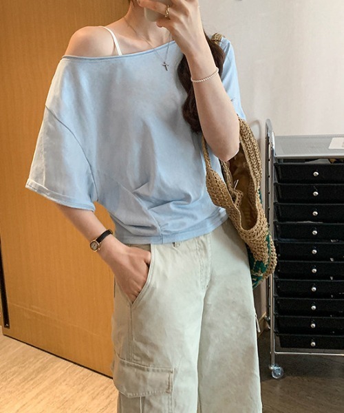 deux amour(ドゥーザムール)の「ラグランスリーブワンショルダーTシャツ(Tシャツ/カットソー・レディース・グレー/ブラック/ホワイト/ブルー・FREE)」の15枚目の写真