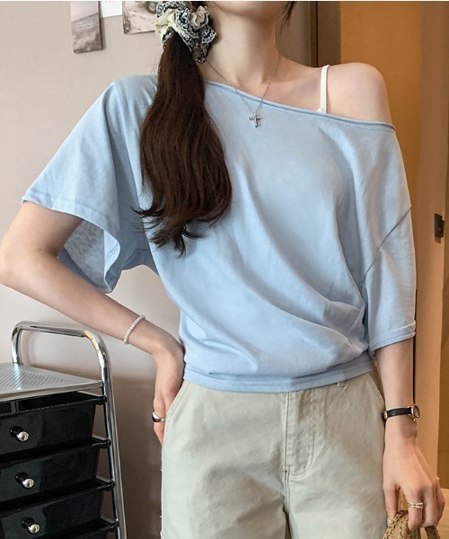 deux amour(ドゥーザムール)の「ラグランスリーブワンショルダーTシャツ(Tシャツ/カットソー・レディース・グレー/ブラック/ホワイト/ブルー・FREE)」の13枚目の写真