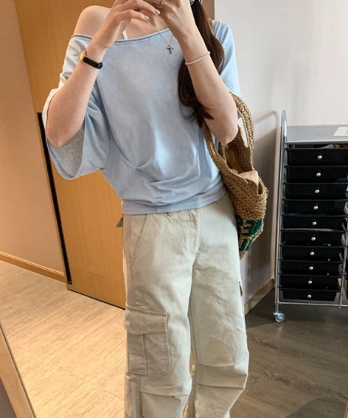 deux amour(ドゥーザムール)の「ラグランスリーブワンショルダーTシャツ(Tシャツ/カットソー・レディース・グレー/ブラック/ホワイト/ブルー・FREE)」の12枚目の写真