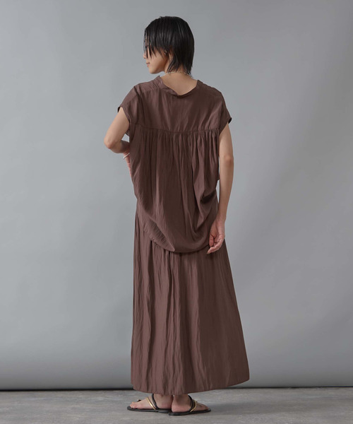 Liesse（リエス）の「シャーリングナロースカート（スカート・レディース・ブラウン/グレイッシュベージュ・FREE）」の6枚目の写真