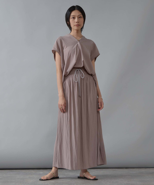 Liesse（リエス）の「シャーリングナロースカート（スカート・レディース・ブラウン/グレイッシュベージュ・FREE）」の7枚目の写真