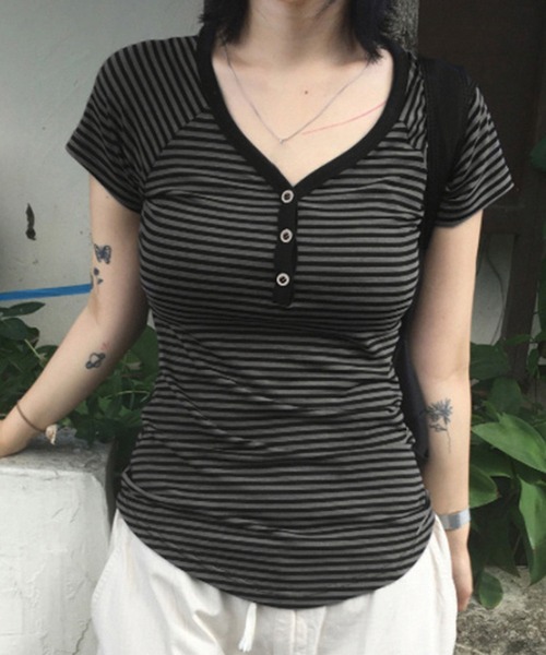 MEMECLE(メメクル)の「【 MEMECLE / メメクル 】Vネック ボーダーフィット 半袖カットソー(Tシャツ/カットソー・レディース・ライトグレー/ダークグレー/ネイビー/ホワイト・S/M)」の11枚目の写真