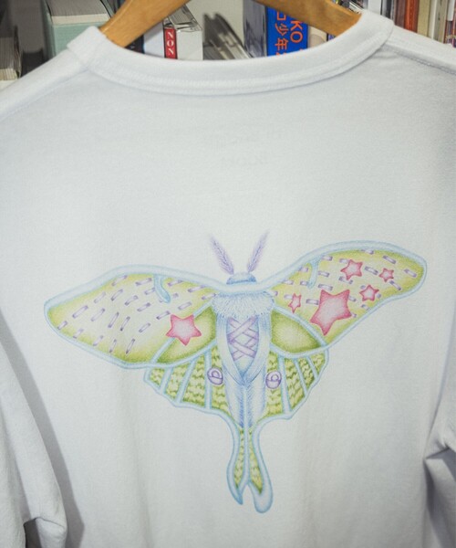 BEAMS T（ビームスティー）の「Hi Bridge Books / Moth T-shirt（Tシャツ/カットソー・メンズ・ブラック/ホワイト・XS/M/L/S）」の3枚目の写真