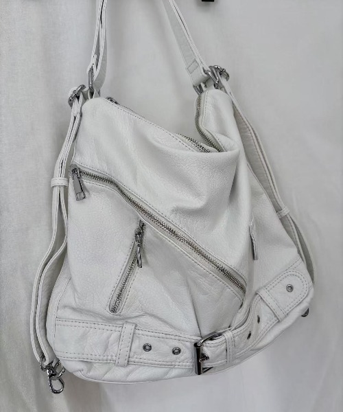 LETee(レティー)の「装飾ベルト付斜めジップショルダーバッグ(ショルダーバッグ・レディース・ブラック/ホワイト・FREE)」の2枚目の写真