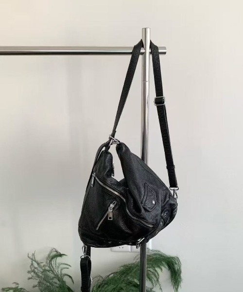 LETee(レティー)の「装飾ベルト付斜めジップショルダーバッグ(ショルダーバッグ・レディース・ブラック/ホワイト・FREE)」の10枚目の写真