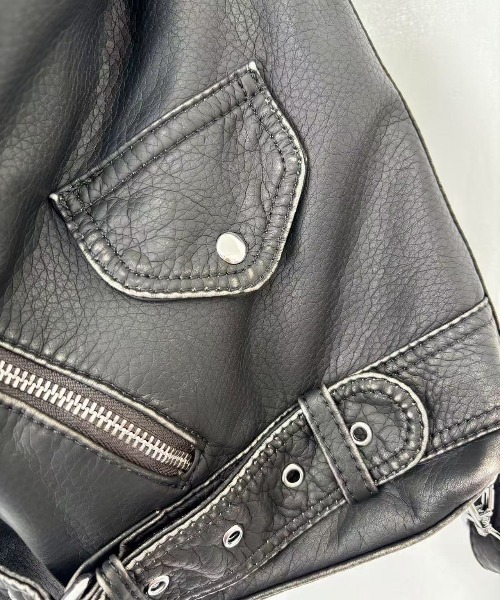 LETee(レティー)の「装飾ベルト付斜めジップショルダーバッグ(ショルダーバッグ・レディース・ブラック/ホワイト・FREE)」の13枚目の写真