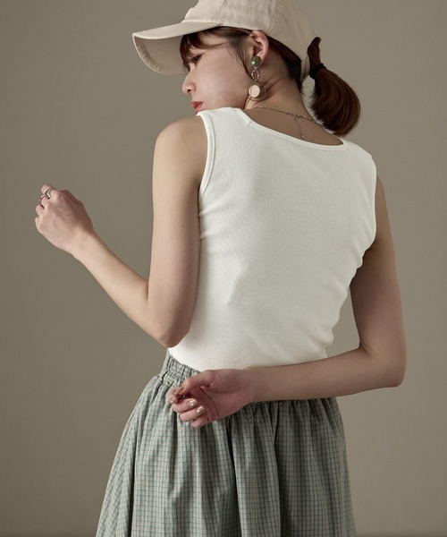 Fashion Letter(ファッションレター)の「【M-4L】リブスクエアネックタンクトップ(タンクトップ・レディース・オフホワイト/ブラック・4L/3L/LL/L/M)」の12枚目の写真