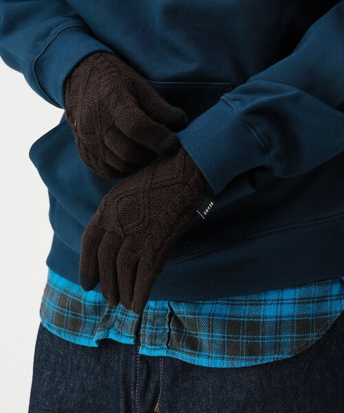 BEAMS(ビームス)の「ケーブルニット グローブ(タッチパネル対応)(手袋・メンズ・ブラック/ブラウン/ネイビー・ONE SIZE)」の1枚目の写真