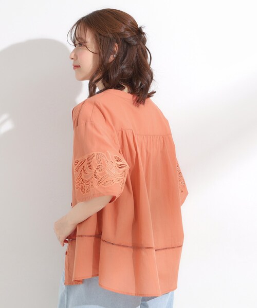 SHOO・LA・RUE（シューラルー）の「【S-LL/6分袖】レースデザインで華やか見え お袖刺繍ブラウス（シャツ/ブラウス・レディース・ホワイト/オレンジ/ブラック・01/02/03/04）」の13枚目の写真