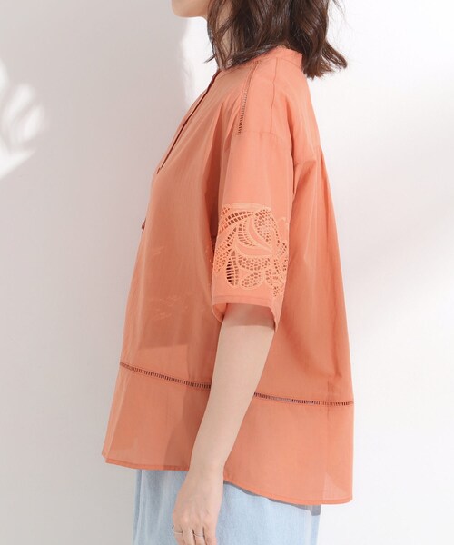 SHOO・LA・RUE（シューラルー）の「【S-LL/6分袖】レースデザインで華やか見え お袖刺繍ブラウス（シャツ/ブラウス・レディース・ホワイト/オレンジ/ブラック・01/02/03/04）」の17枚目の写真