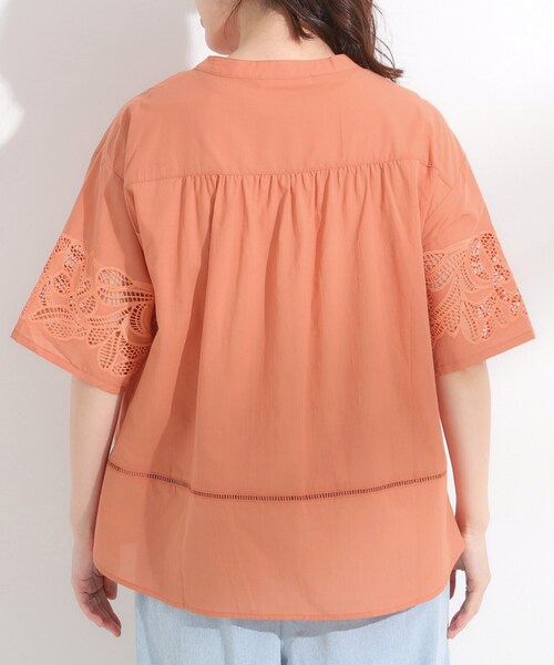 SHOO・LA・RUE（シューラルー）の「【S-LL/6分袖】レースデザインで華やか見え お袖刺繍ブラウス（シャツ/ブラウス・レディース・ホワイト/オレンジ/ブラック・01/02/03/04）」の18枚目の写真