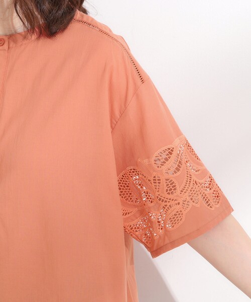 SHOO・LA・RUE（シューラルー）の「【S-LL/6分袖】レースデザインで華やか見え お袖刺繍ブラウス（シャツ/ブラウス・レディース・ホワイト/オレンジ/ブラック・01/02/03/04）」の20枚目の写真