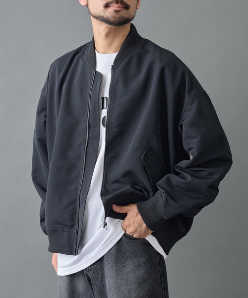 COLONY 2139（コロニートゥーワンスリーナイン）の「BIG MA-1（MA-1・メンズ・ブラック/グレイッシュベージュ・MEDIUM/LARGE）」の2枚目の写真