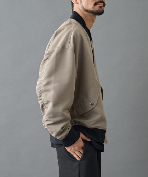 COLONY 2139（コロニートゥーワンスリーナイン）の「BIG MA-1（MA-1・メンズ・ブラック/グレイッシュベージュ・MEDIUM/LARGE）」の6枚目の写真