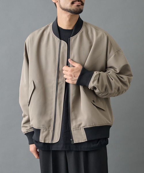 COLONY 2139（コロニートゥーワンスリーナイン）の「BIG MA-1（MA-1・メンズ・ブラック/グレイッシュベージュ・MEDIUM/LARGE）」の3枚目の写真