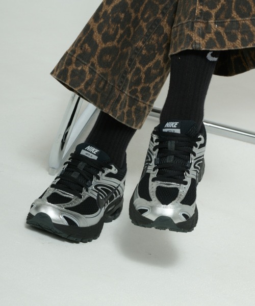 NIKE(ナイキ)の「ナイキ エア マックス モト 2K ウィメンズシューズ / Nike Air Max Moto 2K Women's Shoes HQ2056-007 Black(スニーカー・レディース・ブラック・26/25/24.5/24/23.5/23/22.5/25.5/22)」の20枚目の写真