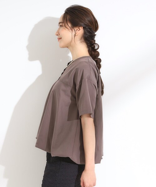 DRESKIP（ドレスキップ）の「【S-LL】インせず着られる 裾バルーンシャツ（シャツ/ブラウス・レディース・ダークブラウン/ライトブルー/オフホワイト・01/02/03/04）」の7枚目の写真