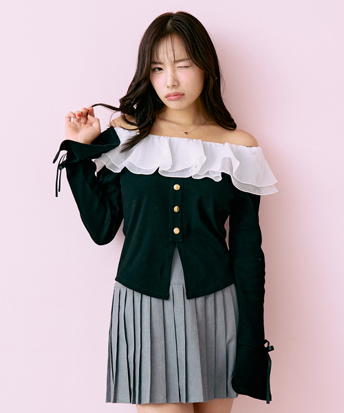 Mi-je(ミジェ)の「フリルオフショルプルオーバー【韓国ファッション】(スウェット・レディース・グレー/ブラック・F)」の2枚目の写真