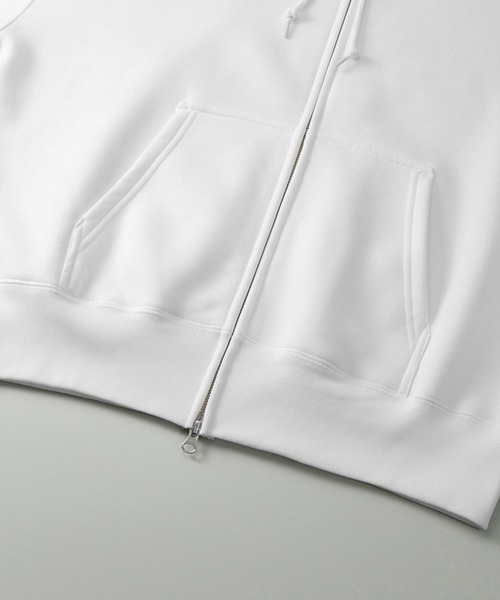 United Athle（ユナイテッドアスレ）の「トレンドのワイド&ショートシルエット【United Athle】10.0オンス T/C ボックスシルエット スウェット フルジップ パーカ（裏起毛）ダブルジップ 短丈 ショート丈 羽織  5621（パーカー・メンズ・ネイビー/スミクロ/ホワイト/ブラック/アッシュグレー・S/M/L/XL）」の10枚目の写真