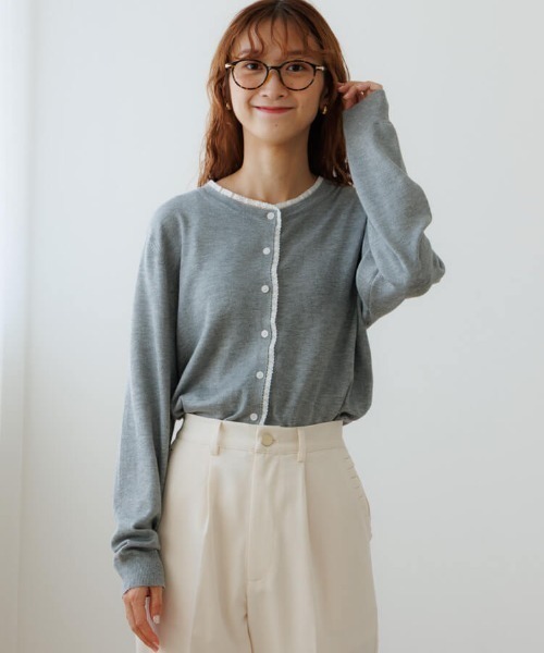 flower（フラワー）の「タイニーフリルカーディガン（カーディガン/ボレロ・レディース・グレー/ブラック・FREE）」の2枚目の写真