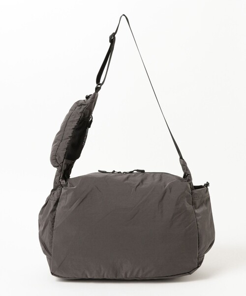 BEAMS HEART（ビームスハート）の「【ユニセックス】ユーティリティー ポケット ショルダー バック（ショルダーバッグ・メンズ・チャコールグレー/ブラック・ONE SIZE）」の12枚目の写真