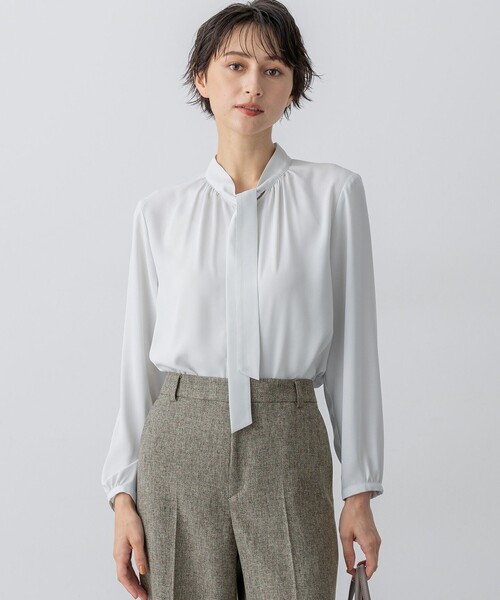 23区(ニジュウサンク)の「【洗える】バックサテンアムンゼン ボウタイ ブラウス(シャツ/ブラウス・レディース・ホワイト系/ライトグレー系・38/40)」の1枚目の写真