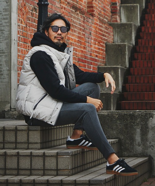 The DUFFER of ST.GEORGE（ザダファーオブセントジョージ）の「VOLUME NECK DOWN VEST：ボリュームネック ダウンベスト ライトアウター（ダウンベスト・メンズ・チャコールグレー/アイボリー/ブラック・X-LARGE/LARGE/MEDIUM/SMALL）」の20枚目の写真