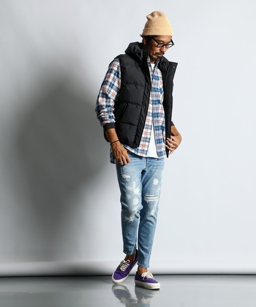 The DUFFER of ST.GEORGE（ザダファーオブセントジョージ）の「VOLUME NECK DOWN VEST：ボリュームネック ダウンベスト ライトアウター（ダウンベスト・メンズ・チャコールグレー/アイボリー/ブラック・X-LARGE/LARGE/MEDIUM/SMALL）」の14枚目の写真