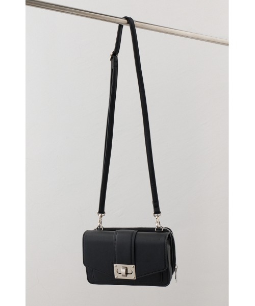 AZUL by moussy(アズールバイマウジー)の「ターンロックフラップウォレットバッグ(ショルダーバッグ・レディース・ブラック/レッド/アンティークシルバー・FREE)」の2枚目の写真