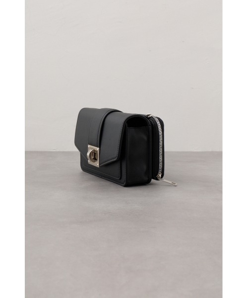 AZUL by moussy(アズールバイマウジー)の「ターンロックフラップウォレットバッグ(ショルダーバッグ・レディース・ブラック/レッド/アンティークシルバー・FREE)」の9枚目の写真
