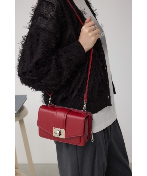 AZUL by moussy(アズールバイマウジー)の「ターンロックフラップウォレットバッグ(ショルダーバッグ・レディース・ブラック/レッド/アンティークシルバー・FREE)」の17枚目の写真
