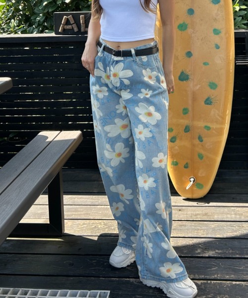 Loco Ocean(ロコオーシャン)の「フラワープリント ワイドデニムパンツ(デニムパンツ・レディース・ライトブルー・L/M)」の2枚目の写真