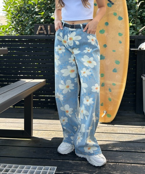 Loco Ocean(ロコオーシャン)の「フラワープリント ワイドデニムパンツ(デニムパンツ・レディース・ライトブルー・L/M)」の3枚目の写真