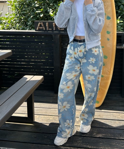 Loco Ocean(ロコオーシャン)の「フラワープリント ワイドデニムパンツ(デニムパンツ・レディース・ライトブルー・L/M)」の6枚目の写真