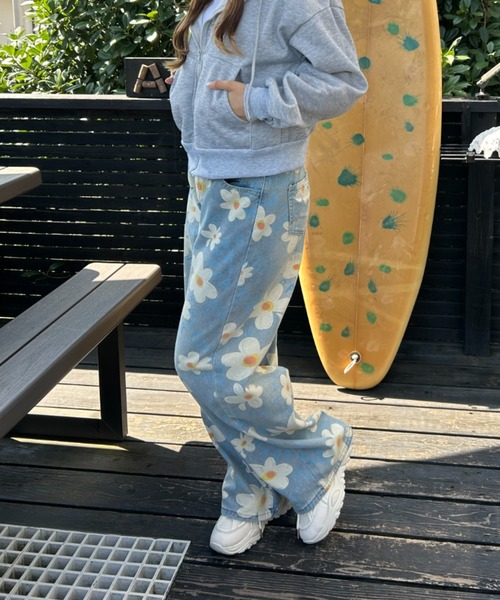 Loco Ocean(ロコオーシャン)の「フラワープリント ワイドデニムパンツ(デニムパンツ・レディース・ライトブルー・L/M)」の9枚目の写真