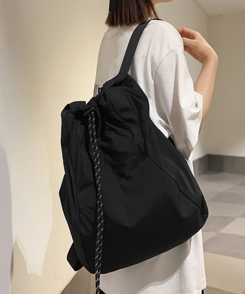 Doux Belle(ドゥーベル)の「2WAYバッグ ドローストリングトートリュック(トートバッグ・レディース・グリーン/パープル/ブラック/オフホワイト・FREE)」の3枚目の写真