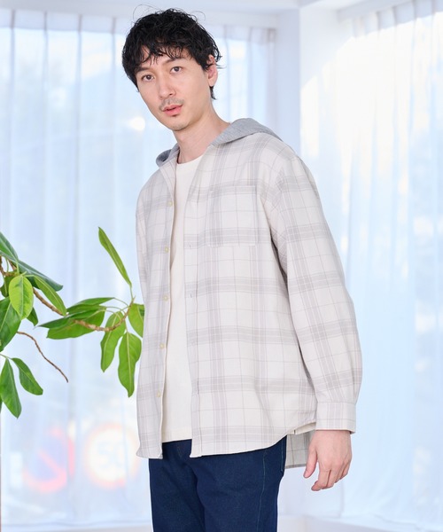 Arnold Palmer(アーノルドパーマー)の「シャドーチェック 長袖 フードシャツ(シャツ/ブラウス・メンズ・ネイビー/ブラック/アイボリー・M/L/LL)」の4枚目の写真