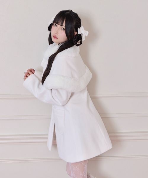 Honey Cinnamon(ハニーシナモン)の「エコファーボレロAラインコート(その他アウター・レディース・ホワイト/ピンク・FREE)」の6枚目の写真
