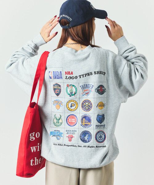 NBA（エヌビーエー）の「NBA 別注 チームロゴシート クルーネックスウェット（スウェット・メンズ・ワインレッド/ネイビー/ライトグレー/チャコールグレー・MEDIUM/LARGE）」の3枚目の写真
