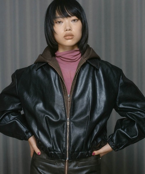 THINGS THAT MATTER（シングス ザット マター）の「VINTAGE IMITATION LEATHER HOODIE JACKET / ヴィンテージイミテーションレザーフーディージャケット（ブルゾン・レディース・ブラウン・FREE）」の2枚目の写真